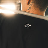 CAMISETA BÁSICA BORDADA NEGRO