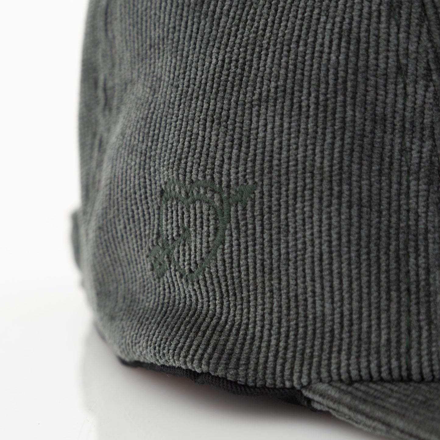 GORRA DESESTRUCTURADA CORDUROY VERDE